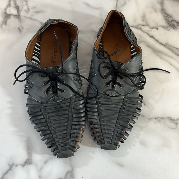 Very Volatile LA Flat Shoes Womens size 9 Gray Woven Leather Pointed Toe Lace up - Picture 10 of 10
